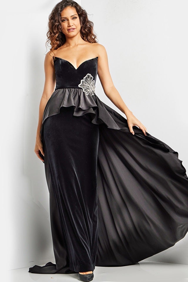 Black velvet strapless dress hotsell